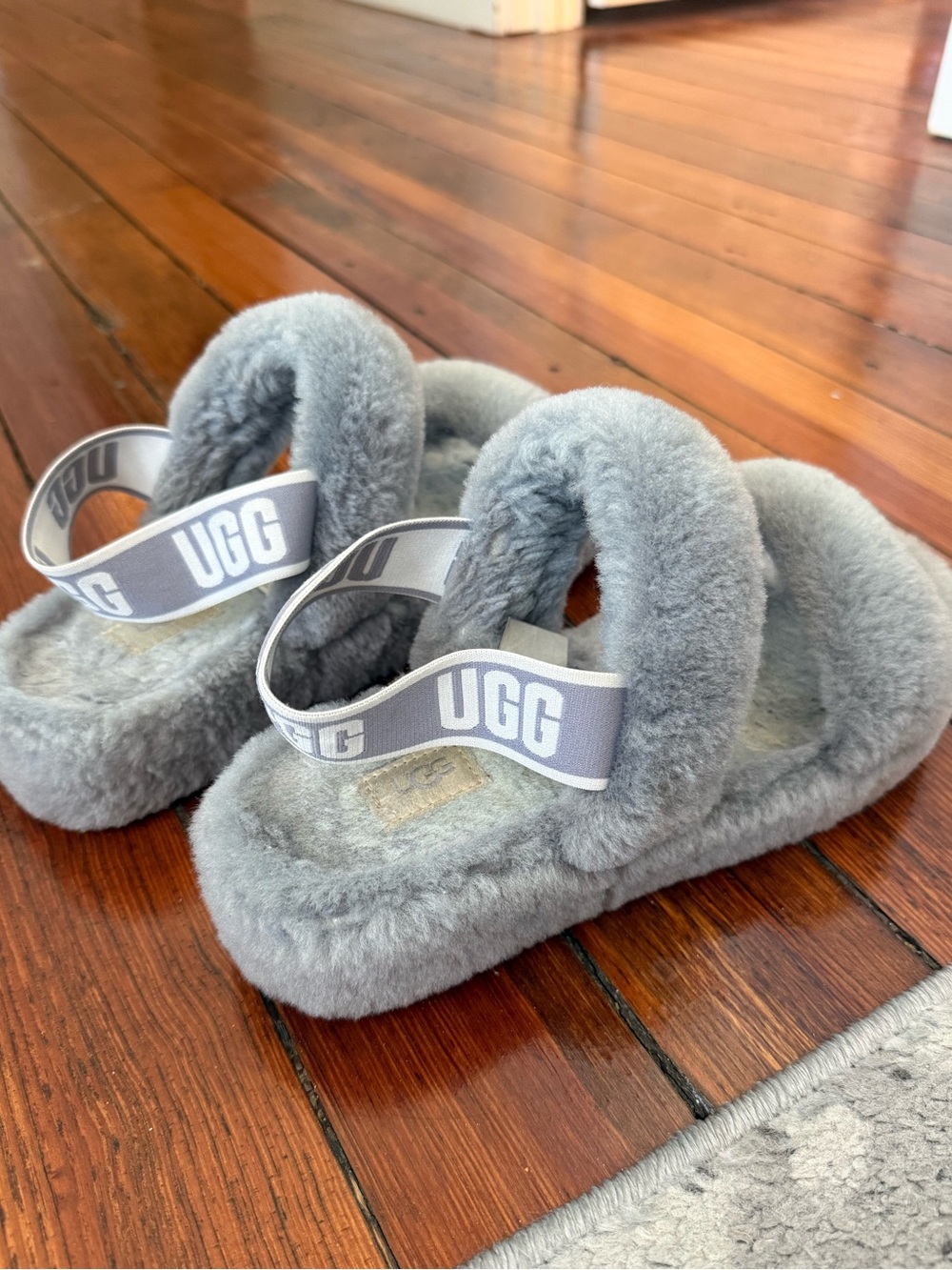 UGG “Oh Yeah” Gray Slide slipper Sandals